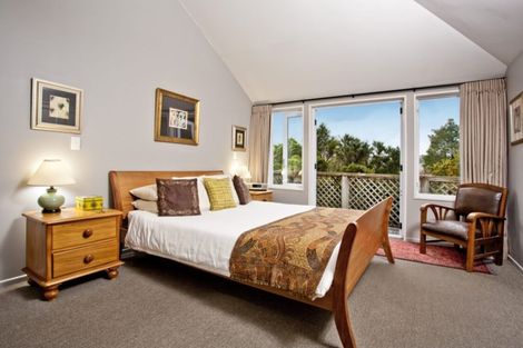 Photo of property in 154 Chelsea View Drive, Chatswood, Auckland, 0626