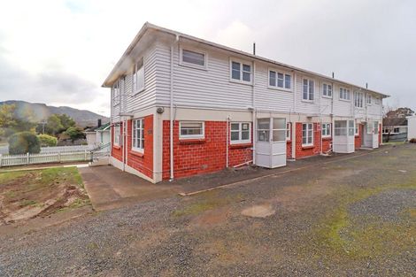 Photo of property in 2 Argyle Grove, Trentham, Upper Hutt, 5018