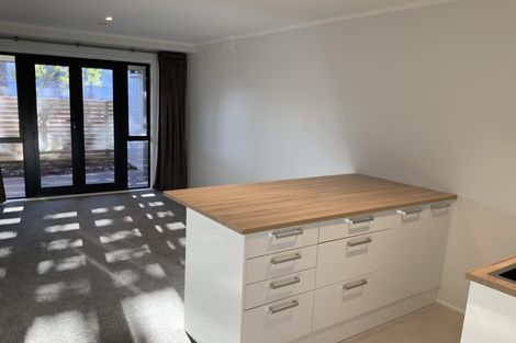 Photo of property in 27a/30 Westward Ho, Glen Eden, Auckland, 0602