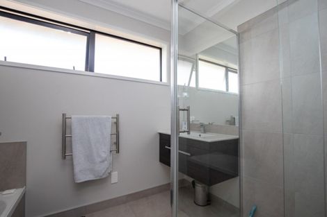 Photo of property in 12 Costello Drive, Ngatea, 3503