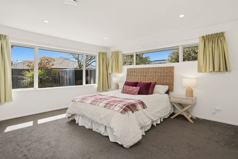Photo of property in 10 Linkwater Way, Parklands, Christchurch, 8083