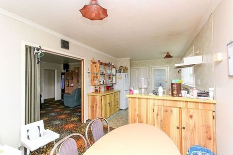 Photo of property in 21 Turakina Street, Merrilands, New Plymouth, 4312