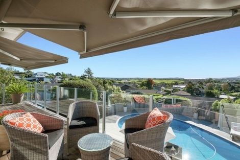 Photo of property in 148 Bleakhouse Road, Mellons Bay, Auckland, 2014