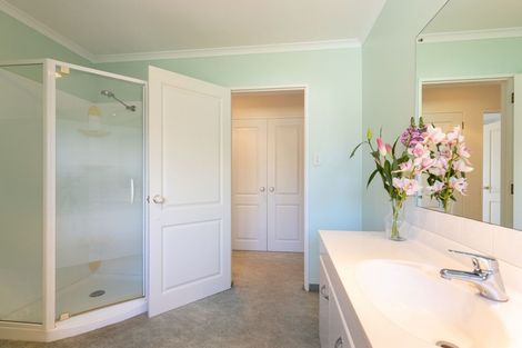 Photo of property in 5 Karina Road, Merrilands, New Plymouth, 4312