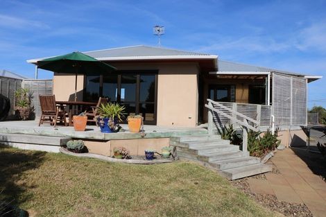 Photo of property in 14 Andresen Street, Foxton Beach, Foxton, 4815