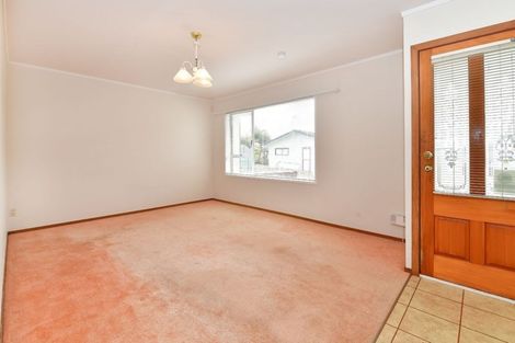 Photo of property in 2/28 Scarlock Avenue, Browns Bay, Auckland, 0630