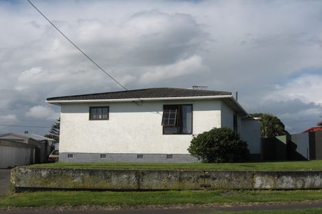 Photo of property in 12 Omori Place, Castlecliff, Whanganui, 4501