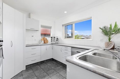 Photo of property in 31 Dalton Drive, Papamoa Beach, Papamoa, 3118