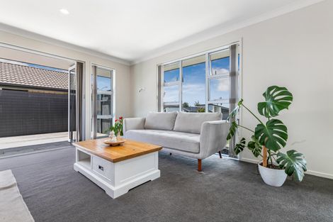 Photo of property in 39 Sunningdale Street, Wattle Downs, Auckland, 2103