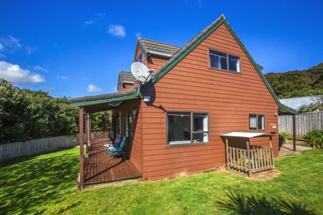Photo of property in 9 Seagull Place, Whitby, Porirua, 5024