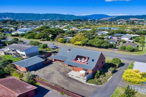 Photo of property in 115 Tutere Street, Waikanae Beach, Waikanae, 5036