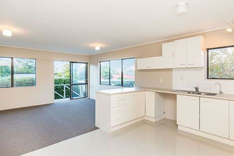 Photo of property in 1/21 Lowtherhurst Road, Massey, Auckland, 0614