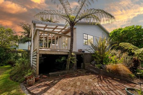 Photo of property in 34 Poto Road, Normandale, Lower Hutt, 5010