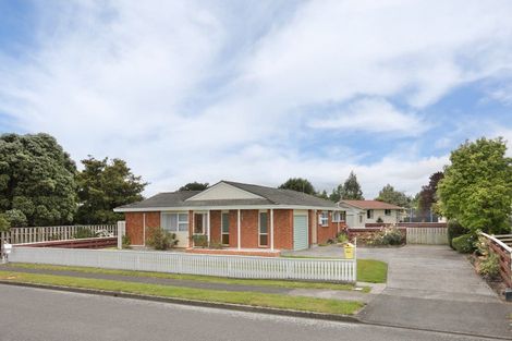 Photo of property in 4 Walker Crescent, Bulls, 4818