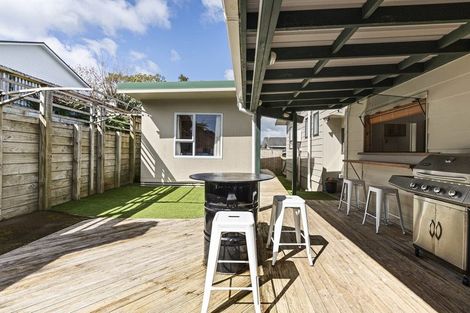 Photo of property in 100 Heta Road, Highlands Park, New Plymouth, 4312