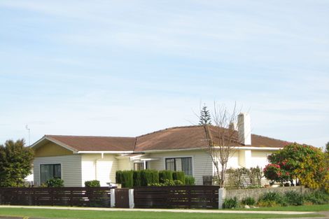 Photo of property in 26 High Street West, Waitara, 4320