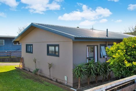 Photo of property in 7 Warren Place, Frankleigh Park, New Plymouth, 4310