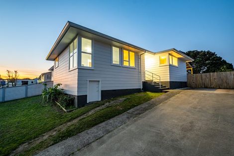 Photo of property in 32 Beauzami Crescent, Ascot Park, Porirua, 5024
