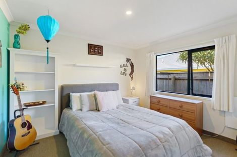 Photo of property in 4 Leanne Way, Waikanae Beach, Waikanae, 5036