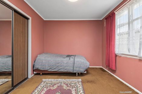 Photo of property in 125 Ruskin Road, Newlands, Wellington, 6037