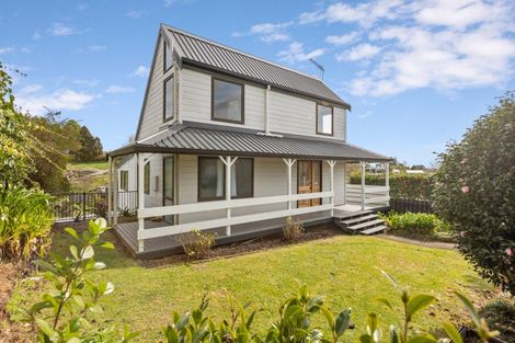 Photo of property in 71 Heta Road, Highlands Park, New Plymouth, 4312