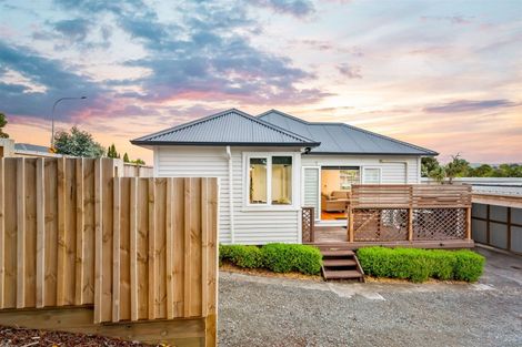 Photo of property in 1/132 Edmonton Road, Te Atatu South, Auckland, 0610