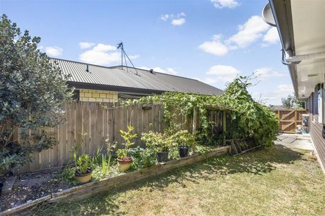 Photo of property in 64 Farnborough Drive, Grandview Heights, Hamilton, 3200