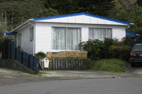 Photo of property in 9 Harlow Grove, Wainuiomata, Lower Hutt, 5014