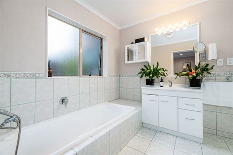 Photo of property in 345a Triangle Road, Massey, Auckland, 0614