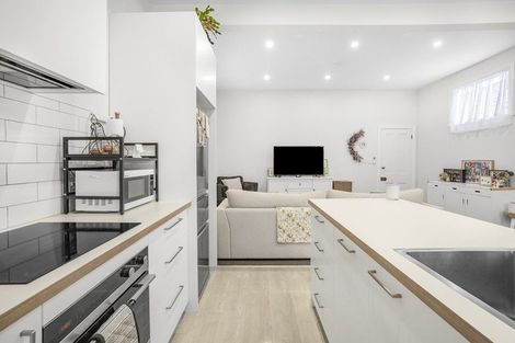 Photo of property in 16 Herald Street, Berhampore, Wellington, 6023