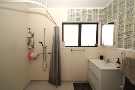 Photo of property in 66 Whiteley Street, Moturoa, New Plymouth, 4310