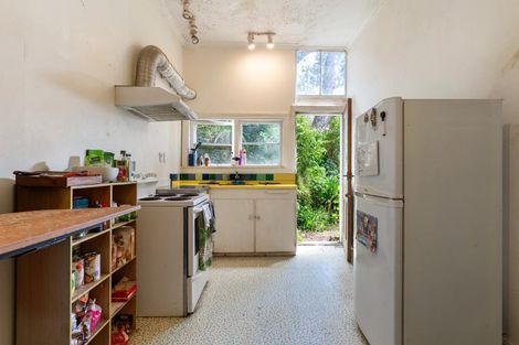 Photo of property in 25 Sutherland Crescent, Melrose, Wellington, 6023