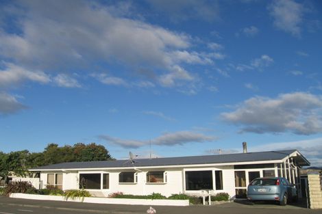 Photo of property in 98 The Esplanade, Westshore, Napier, 4110