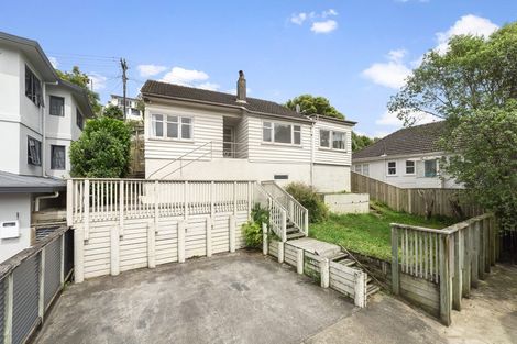 Photo of property in 15 Aplin Terrace, Ngaio, Wellington, 6035