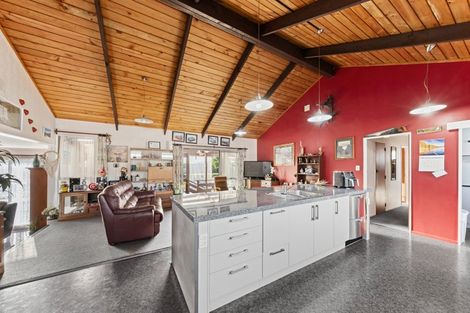 Photo of property in 1 Airedale Place, Waitara, 4320