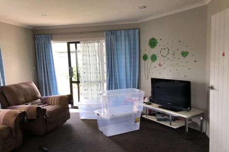 Photo of property in 1 Capricorn Place, Browns Bay, Auckland, 0630