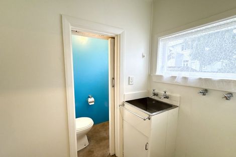 Photo of property in 123 Onepu Road, Lyall Bay, Wellington, 6022