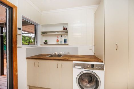 Photo of property in 140 Aokautere Drive, Fitzherbert, Palmerston North, 4410