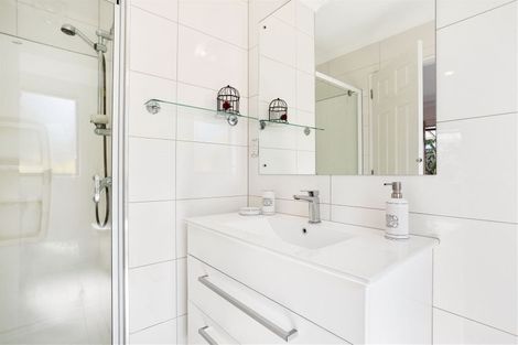 Photo of property in 29 San Bernadino Drive, Henderson, Auckland, 0612