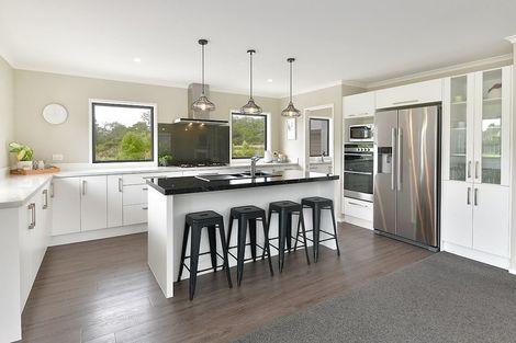 Photo of property in 4 Loretta Place, Red Beach, 0932