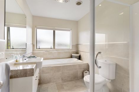 Photo of property in 30 Bellagio Way, Flat Bush, Auckland, 2019