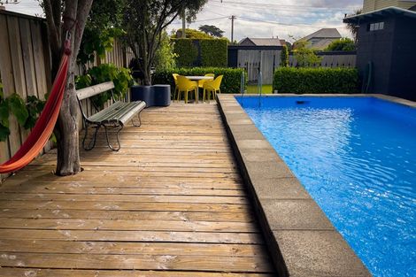 Photo of property in 17 Hood Street, New Brighton, Christchurch, 8061