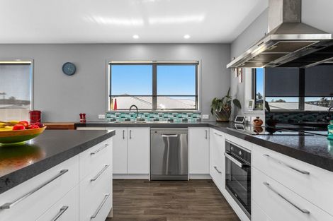 Photo of property in 41 Dawn Parade, Coastlands, Whakatane, 3120