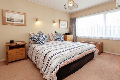 Photo of property in 21 Tupaki Place, Pakuranga Heights, Auckland, 2010