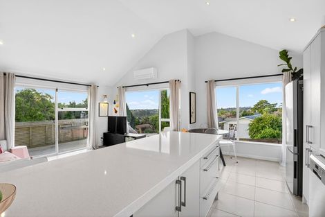 Photo of property in 2/47 Birkdale Road, Birkdale, Auckland, 0626