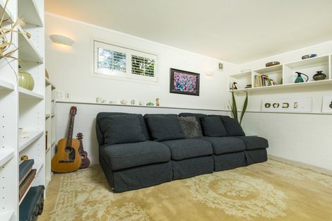 Photo of property in 2/102 Beresford Street, Bayswater, Auckland, 0622