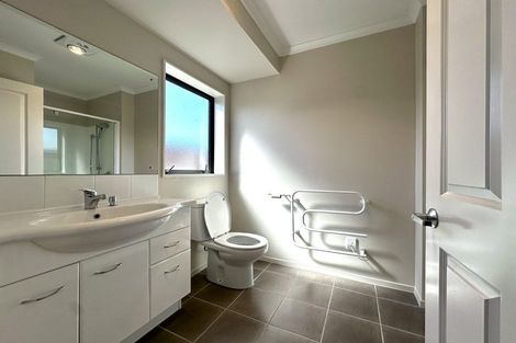 Photo of property in 9 Percy Kinsman Crescent, Riverstone Terraces, Upper Hutt, 5018