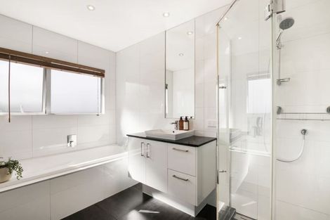 Photo of property in 14 Gavinike Place, Waimauku, 0812