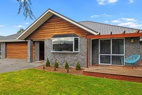 Photo of property in 7 Copperfield Close, Parklands, Christchurch, 8083