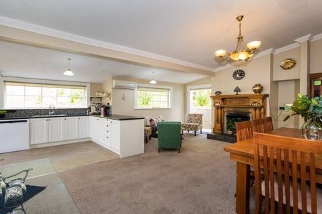 Photo of property in 32 Milton Road, Bluff Hill, Napier, 4110